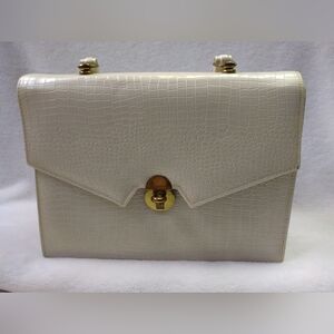 Vintage faux croc purse. Cream. Gold tone hardware. Good used condition.